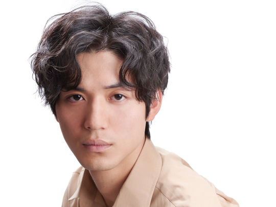 Messy comma hairstyle